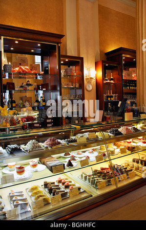 Kuchen im Café Central, Wien, Österreich Stockfoto