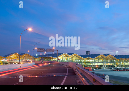 Terminal T4 im Morgengrauen. Flughafen Madrid-Barajas. Madrid. Spanien. Stockfoto