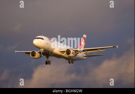 HB-IJH Swiss International Airlines Airbus A320-214, die Landung am Flughafen London Heathrow Stockfoto