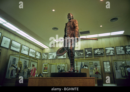 Eine Statue von Buffalo Bill Cody, oder William Fredrick Cody, in der Buffalo Bill Cody Museum in Cody, Wyoming Stockfoto