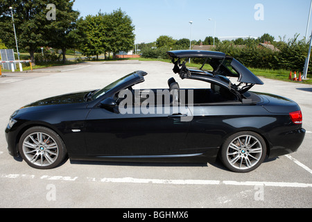 Schwarzer BMW Cabrio Stockfoto