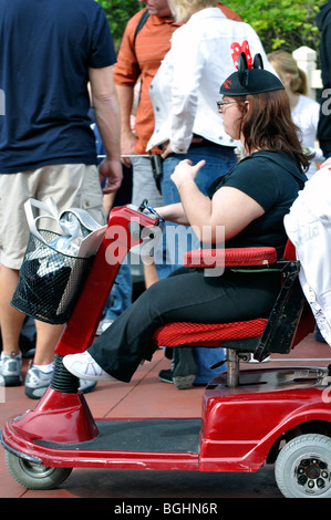 Handicap-Elektro-Scooter aka Electric Komfort Fahrzeug (ECV), Disneyworld, Orlando, Florida, USA Stockfoto