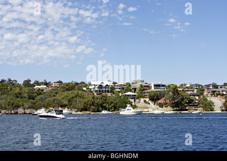 Luxus Ferienhäuser am Ufer des Swan River zwischen Perth und Fremantle in West-Australien. Stockfoto