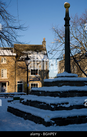 Masham Marktplatz im Schnee Stockfoto