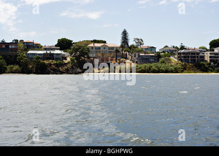 Luxus Ferienhäuser am Ufer des Swan River zwischen Perth und Fremantle in West-Australien. Stockfoto