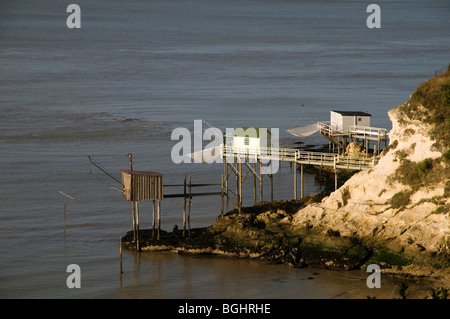 Carrelet: Angeln Plattformen, Quadrat taucht Net auf der Gironde riverside Mündung., Charente-Maritime, Frankreich Stockfoto