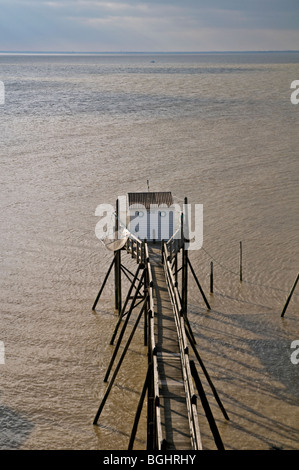 Carrelet: Angeln Plattformen, Quadrat taucht Net auf der Gironde riverside Mündung., Charente-Maritime, Frankreich Stockfoto