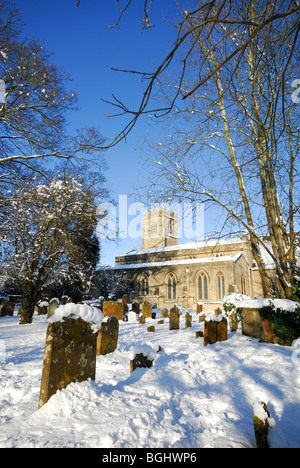OXFORDSHIRE, VEREINIGTES KÖNIGREICH. Pfarrkirche St. Leonard im Dorf Eynsham in der Nähe von Witney. Stockfoto