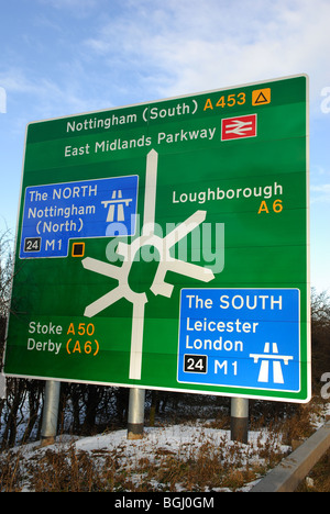 Autobahn-Schild-Richtungen. Stockfoto