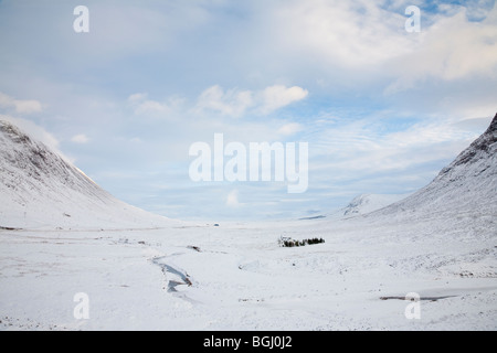 Abgelegenen Haus im Winter, Glen Coe, Schottland Stockfoto