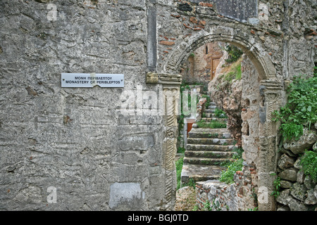 Der Eingang zum Moni Perivleptou oder Kloster Peribleptos Kirche in Mystras Stockfoto