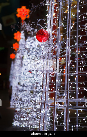 Weihnachtsdekoration-Straße bei Nacht Stockfoto