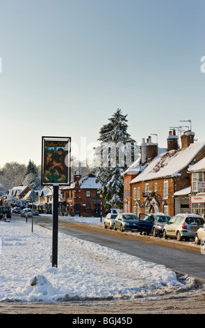 Chalfont St Giles Dorf im Winterschnee Buckinghamshire UK. Stockfoto