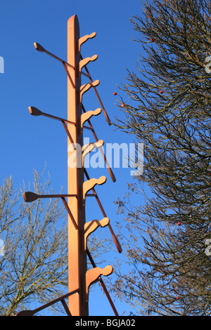 "Die Achter-Baum" Skulptur neben Molesey Boat Club, East Molesey, Surrey, England, Großbritannien, Deutschland, UK, Europa Stockfoto