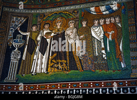 Aristokratie, Mosaik, Kirche San Vitale (526-547), Ravenna, Italien Stockfoto