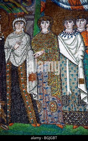 Aristokratie, Mosaik, Kirche San Vitale (526-547), Ravenna, Italien Stockfoto
