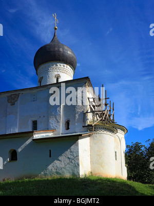 Religiöse Architektur, Kuppel von der Kirche des Hl. Basilius des auf dem Hügel (1413), Pskow, Russland Stockfoto