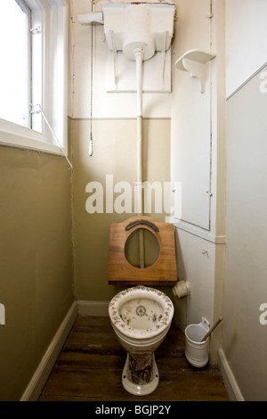 Die Originale Toilette aus dem Jahr 1892 in einem viktorianischen Haus Stockfoto