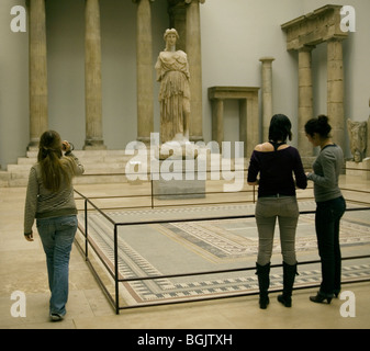 Pergamon Museum Berlin Tempel 2009 1989 DDR Deutschland Unified positiv nach vorne Geschichte kalter Krieg Ende East West teilen Stadt Ber Stockfoto