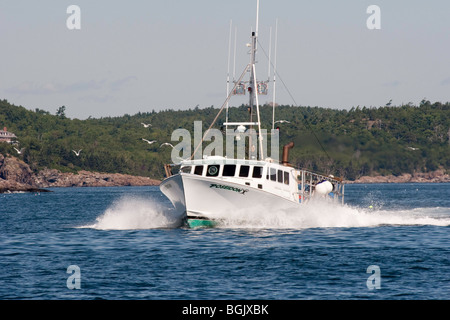 Die in der Lage Lobster Boat POSEIDON Motoren entlang der südlichen Küste von Mount Desert Island, Maine Stockfoto