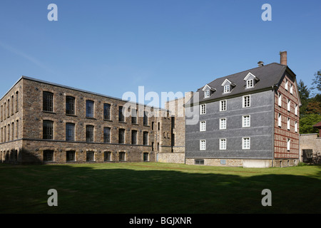 Engelskirchen, Dependance Baumwollspinnerei Ermen & Engels, LVR-Industriemuseum, Baumwolllager (Rechts) Und Das Heutige Rathaus Stockfoto