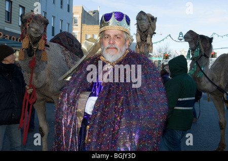 Einer der drei Könige marschiert in der jährlichen drei Könige Day Parade im Stadtteil Bushwick, Brooklyn in New York Stockfoto