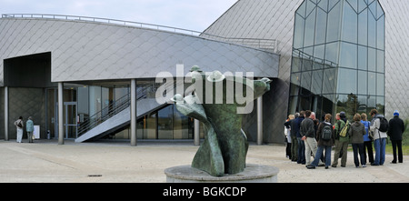 Touristen vor dem zweiten Weltkrieg zwei Juno Beach Center in Courseulles-Sur-Mer, Normandie, Frankreich Stockfoto