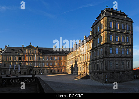 Die Neue Residenz Palast, Barock, erbaut von 1697 bis 1703 mit Domplatz Quadrat im späten Abendlicht, Domplatz 8, Bamberg Stockfoto