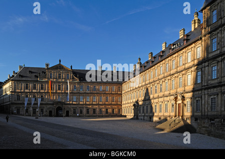 Die Neue Residenz Palast, Barock, erbaut von 1697 bis 1703 mit Domplatz Quadrat im späten Abendlicht, Domplatz 8, Bamberg Stockfoto