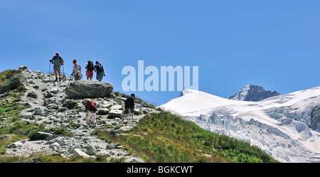 Bergwanderer Weg in Richtung Schweizer Moiry Gletscher, Walliser Alpen / Walliser Alpen, Valais / Wallis, Schweiz Stockfoto