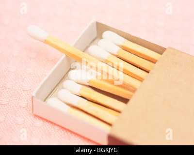 Offene Schachtel Streichhölzer Stockfoto