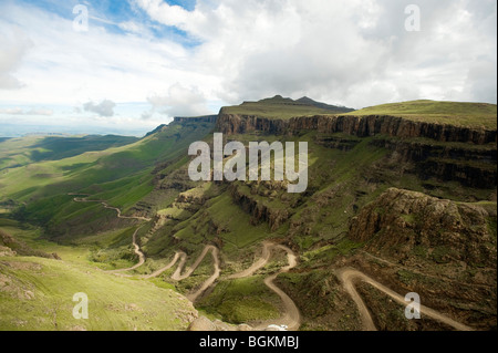 Der Sani Pass, die aus Südafrika, Lesotho, durch die Drakensburg Berge geht. Südafrika - Lesotho Stockfoto