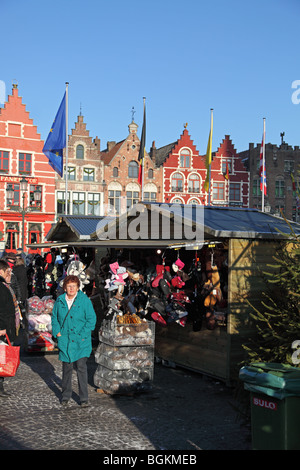 Stände auf dem Weihnachtsmarkt in der 13C-Markt in Brügge Stockfoto