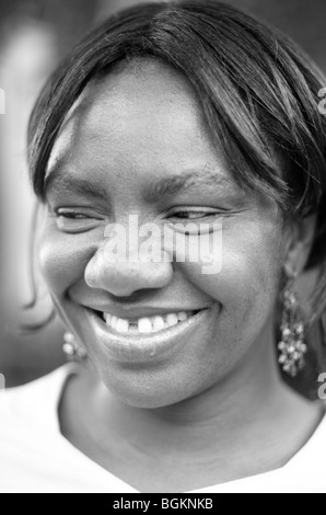 Junge Afro-Karibische Frau fotografiert in Süd-London Vauxhall Stockfoto