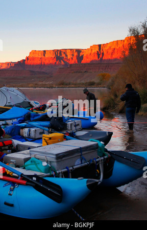 Whitewater Flößen und Catarafts bei Lees Ferry, Put-in für den Colorado River durch den Grand Canyon Stockfoto