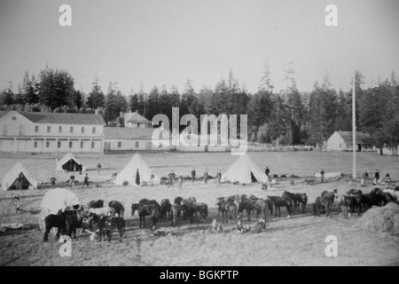 Historisches Foto von Fort Klamath Soldaten auf dem Pferderücken, wo vier indische Führer der Modoc, darunter Captain Jack, im Jahr 1873 in Oregon aufgehängt wurden Stockfoto