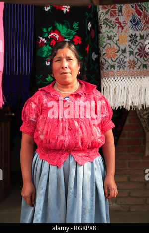 Frau, Angahuan, Pueblo in der Nähe von Vulkan Paricutín, Bundesstaat Michoacan, Mexiko, Nordamerika Stockfoto