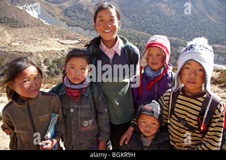 Jungen Sherpa-Kinder In der Everest Region Himalaya Nepal Asien Stockfoto