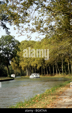 Freizeit Urlaub Kanalboote Canal du Midi Trebes von Carcassonne-Aude Frankreich Stockfoto