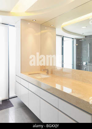 Leere modernes Bad Stockfoto