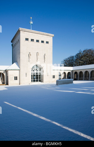 Air Forces Memorial Runnymede - Schrein & Krieg Stein im Schnee Stockfoto