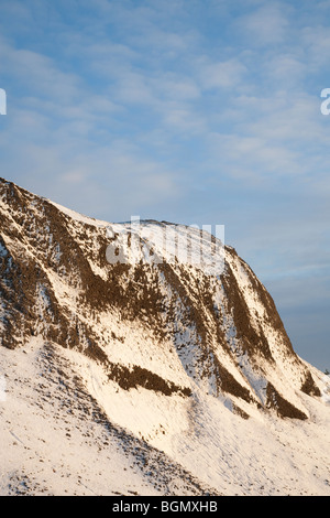 Inventar von schneebedeckten Makadammhügel, Finnland Stockfoto