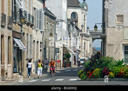 Straße im historischen Zentrum von Beaune, Frankreich Stockfoto