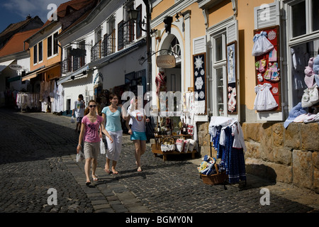 Touristen zu Fuß in die Straße, Szentendre, Budapest, Ungarn Stockfoto