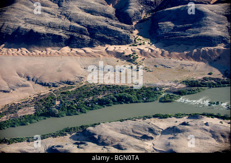 Luftaufnahme von Serra Cafema der Kunene Fluss, Namibia Stockfoto