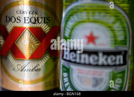 Tecate, Heineken und Dos Equis Bierflaschen. Stockfoto