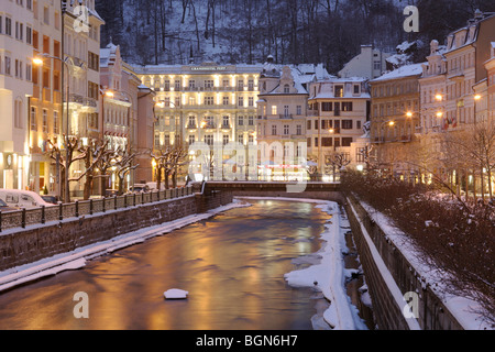 Historischen alten Stadt von Karlsbad in der Nacht, Carlsbad, Karlovy Vary, Westböhmen, Tschechien, Europa Stockfoto