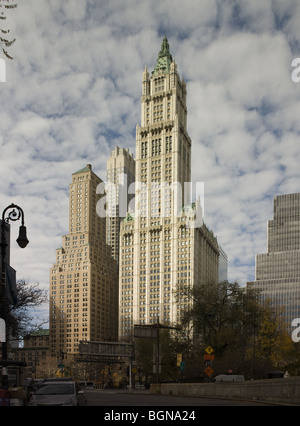 Woolworth Building in New York, abgeschlossen im Jahre 1913, gotische Wolkenkratzer entworfen von Cass Gilbert für f.w. Woolworth Stockfoto