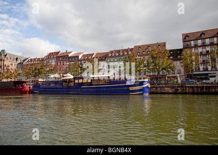 Am Fluss krank, Quai Saint-Étienne Straßburg Frankreich 099842 Strasbourg horizontale Lastkahn Stockfoto