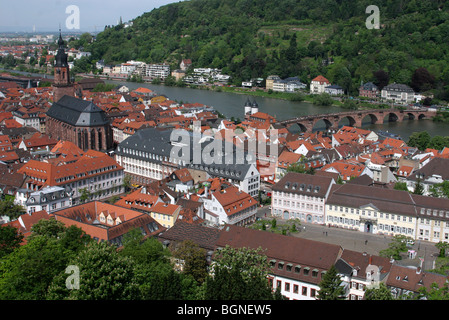 Blick über die Altstadt von Heidelberg entlang des Flusses Neckar, Deutschland Stockfoto